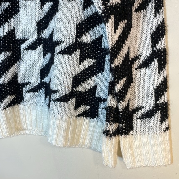NWT. JOHN + JENN Rickey Houndstooth Crew Neck Sweater. Large - Picture 6 of 10
